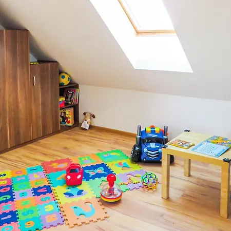 3 Bedroom Beautiful In Mscicie * Mścice