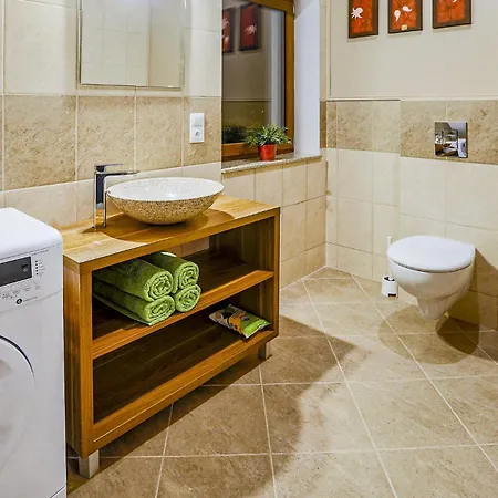 3 Bedroom Beautiful In Mscicie Podamirowo